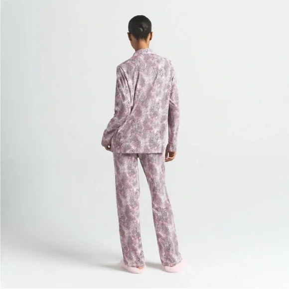 NWT SKIMSWomen’s Pink Printed Pajama Set - Relaxed Long Sleeve & Pants - Picture 4 of 4